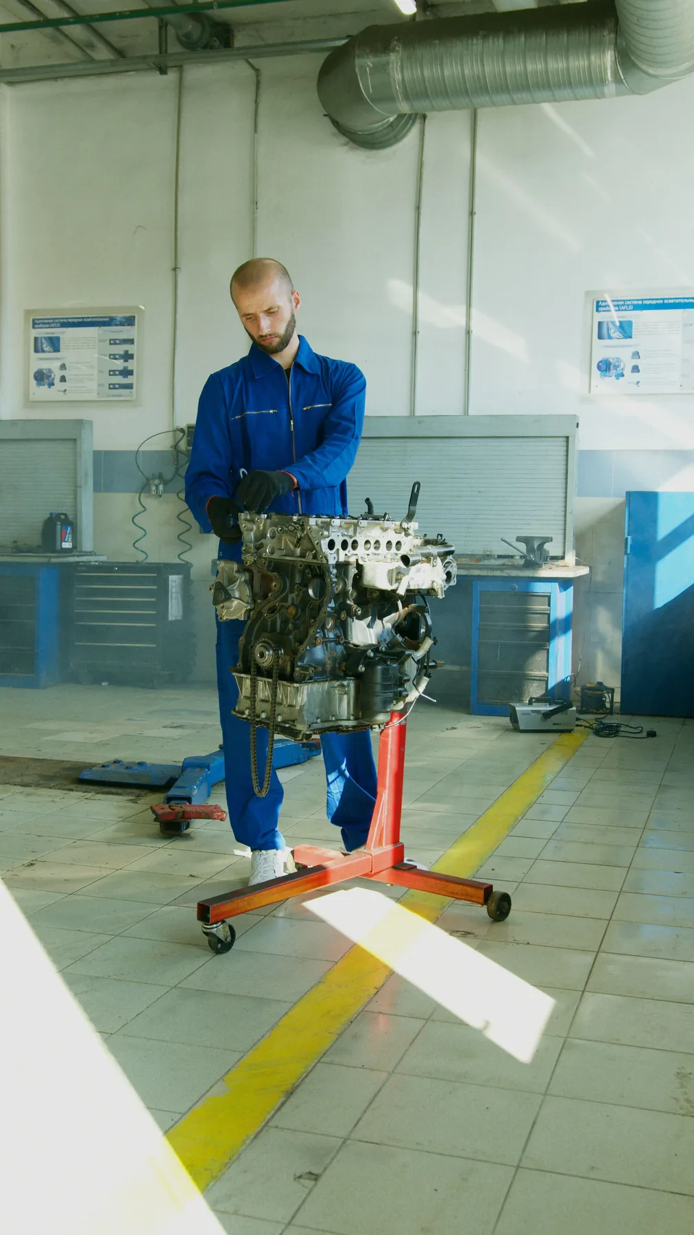 Motor en taller automotriz